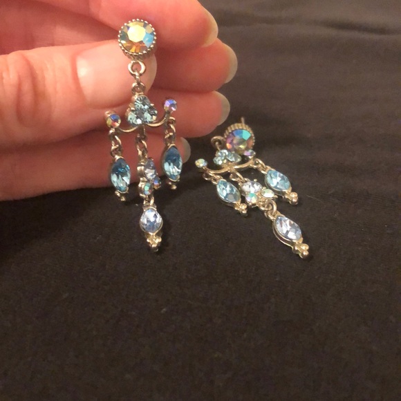 🆕💎Blue Jeweled💎 Chandelier Earrings! - Picture 1 of 3
